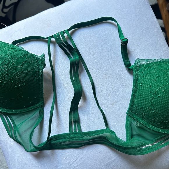 Victorias Secret very sexy push up bra - Picture 4 of 5